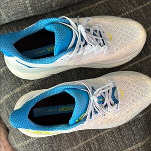 Men's Hoka Clifton 9 White and Blue Running Shoes. Great condition size 10.5W